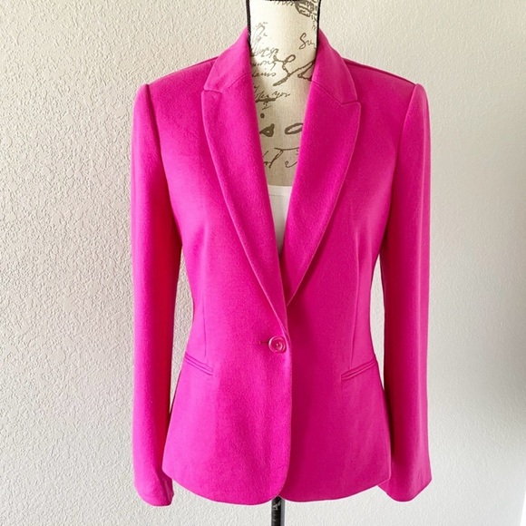 Lilly Pulitzer Jackets & Blazers - Lilly Pulitzer 💕 Leighton One Button Pink Blazer
Size Medium. EUC